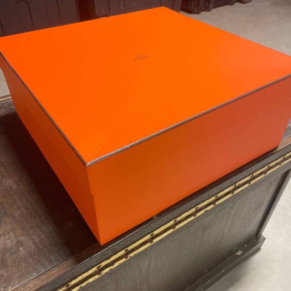 Hermés boxes and Hermés dust bags